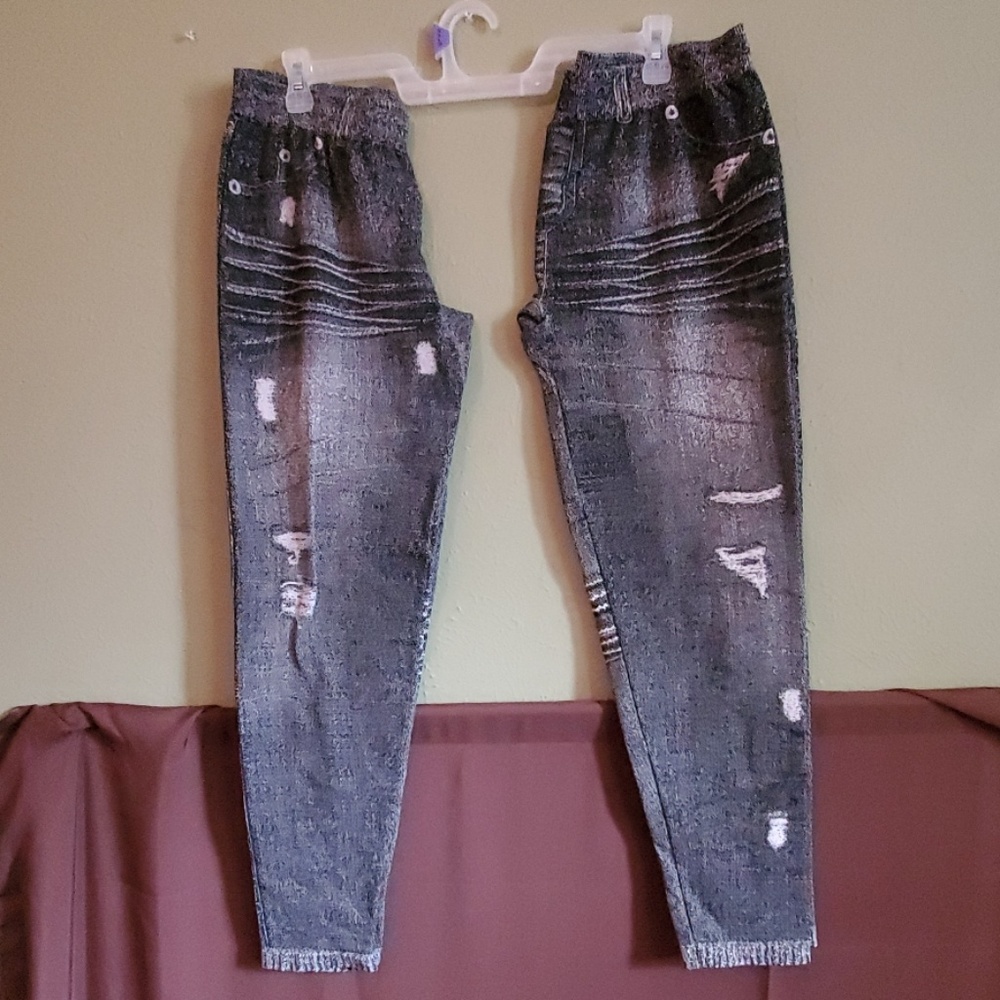 Black Jean printed tights.